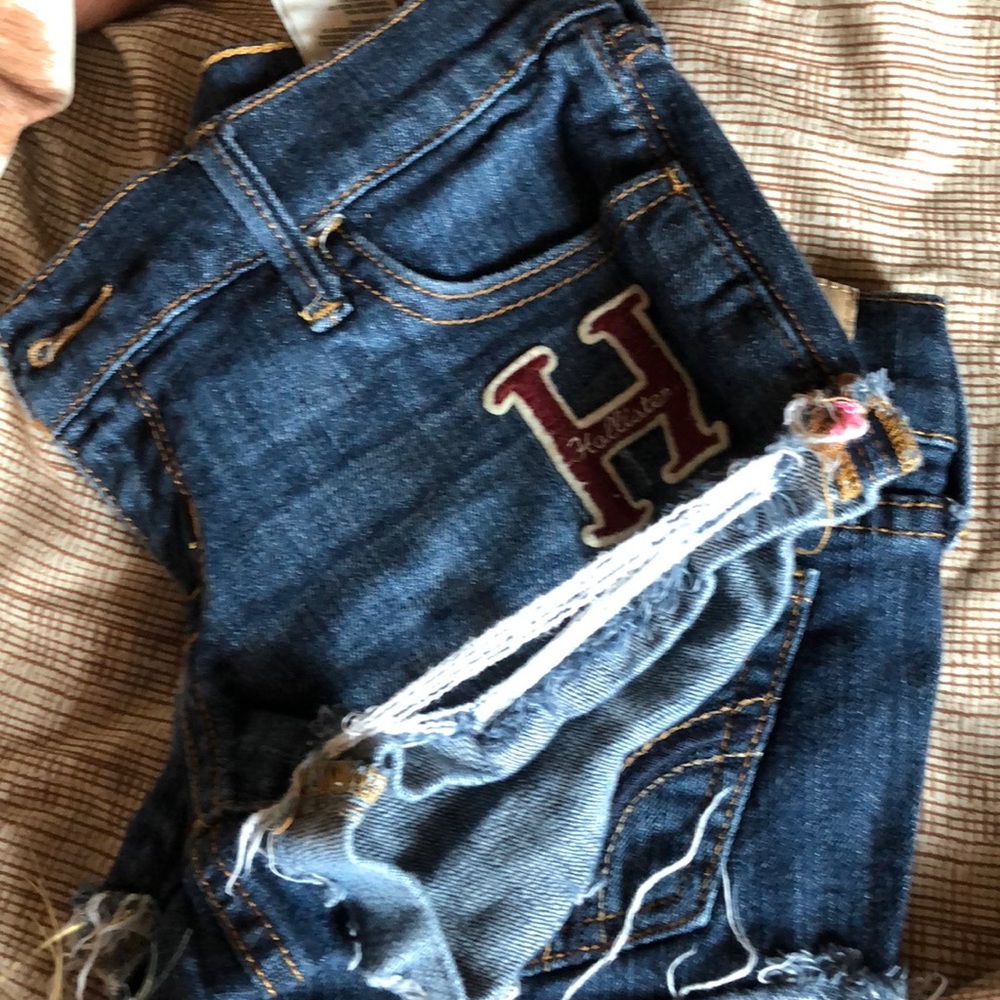 Shorts - Picture 3 of 3
